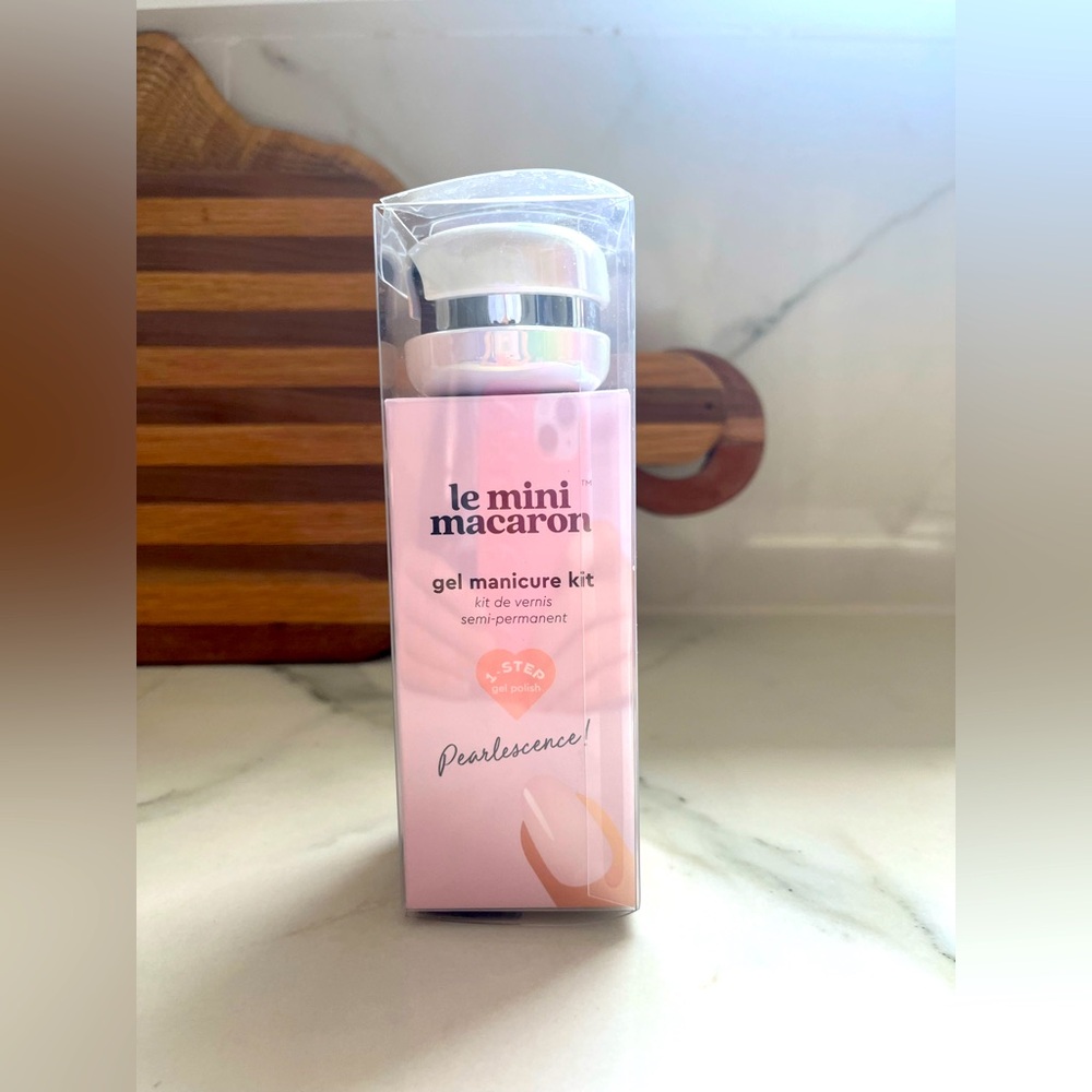 Le Mini Macaron Gel Manicure Kit in Pink